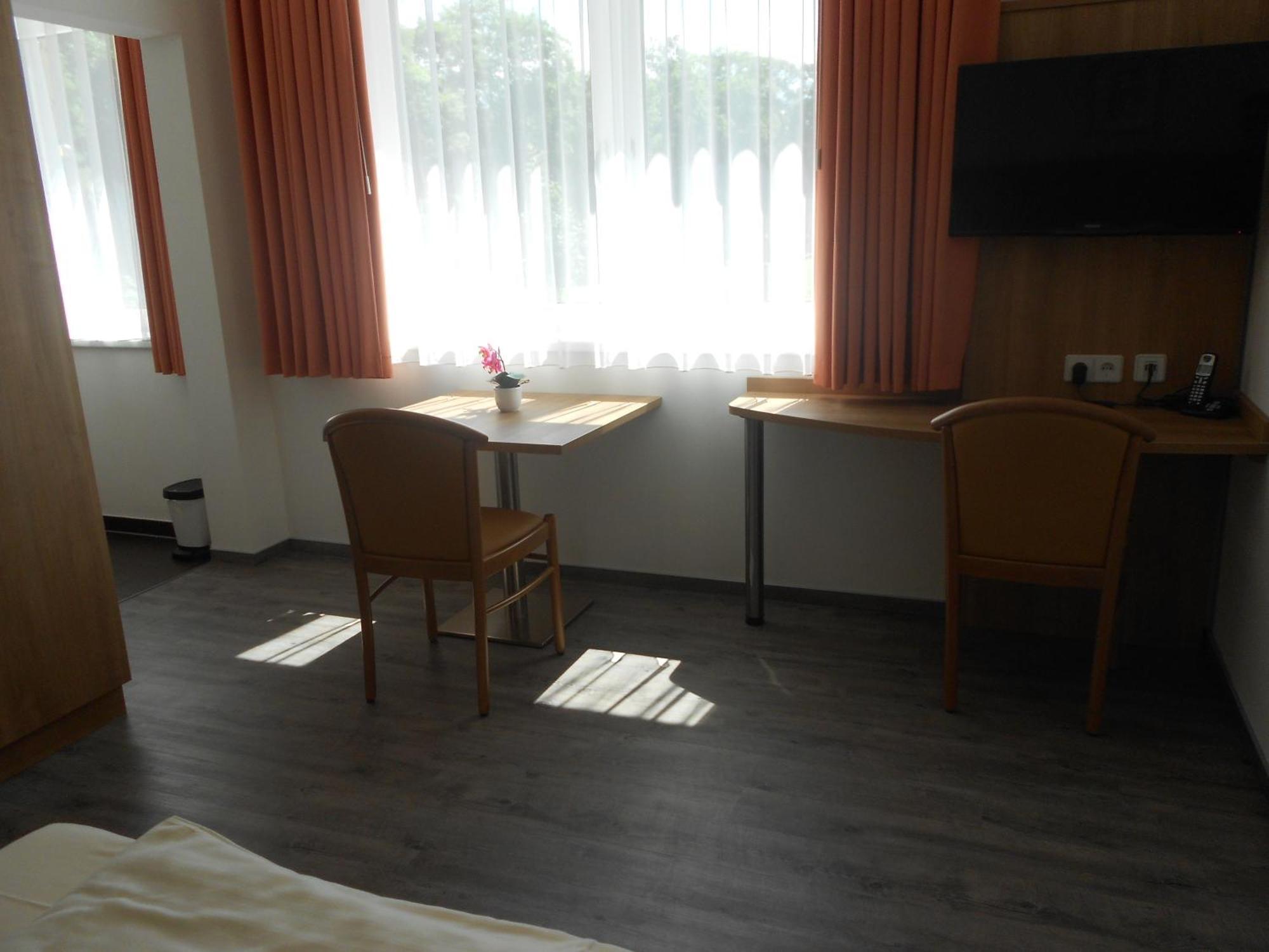 Apartment-Pension Schwalbennest Herzogenaurach Rum bild