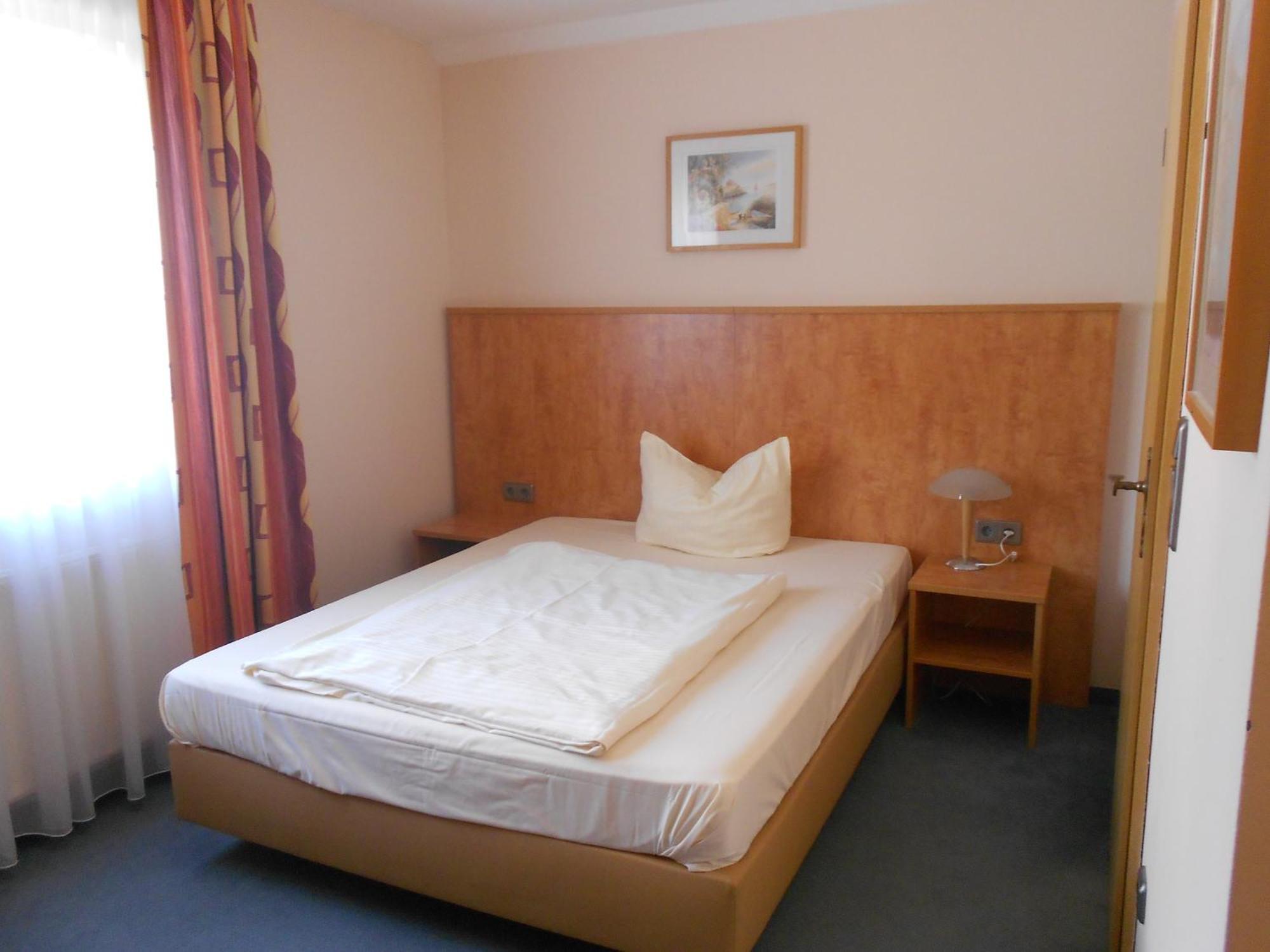 Apartment-Pension Schwalbennest Herzogenaurach Rum bild