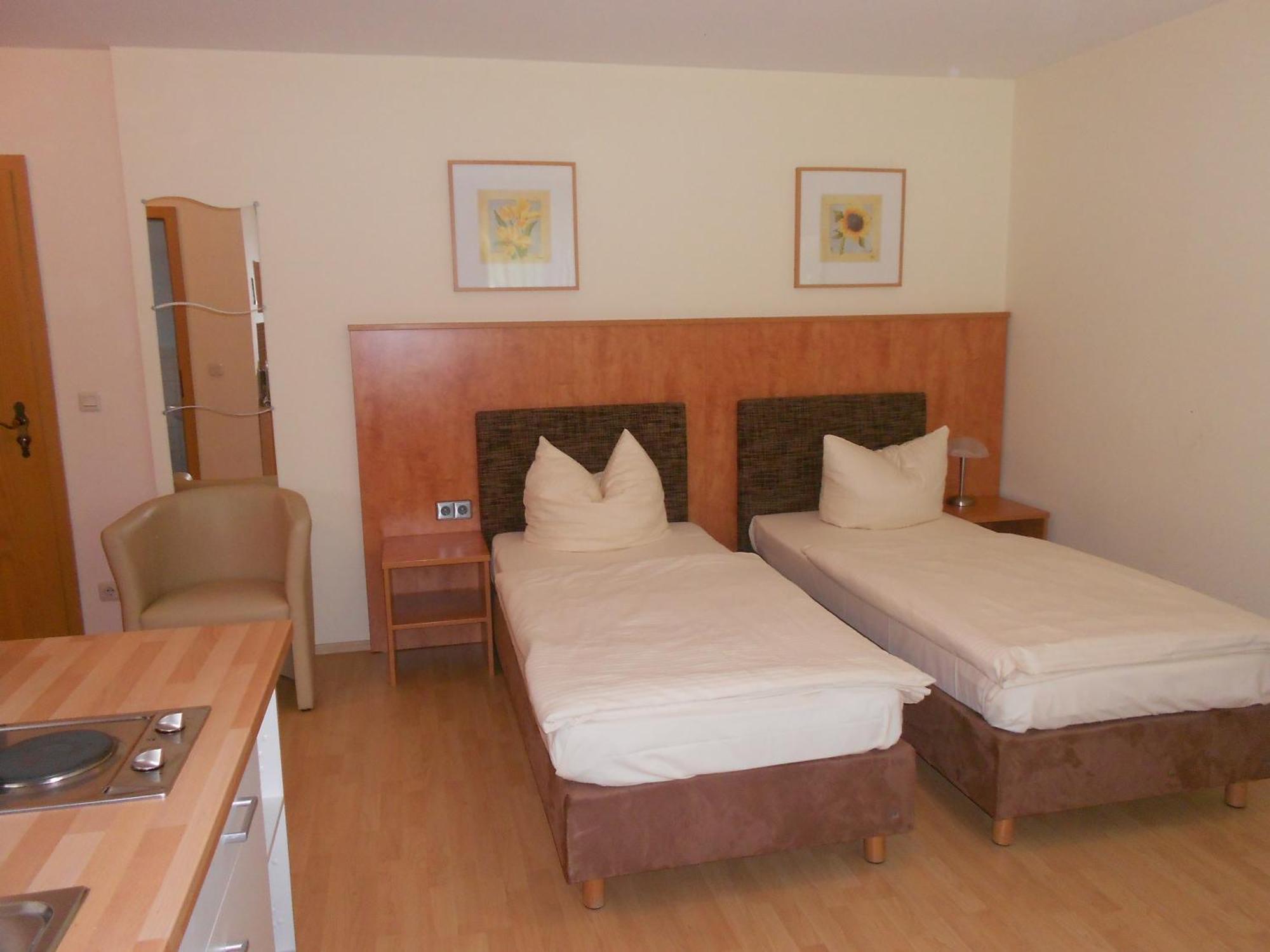 Apartment-Pension Schwalbennest Herzogenaurach Rum bild