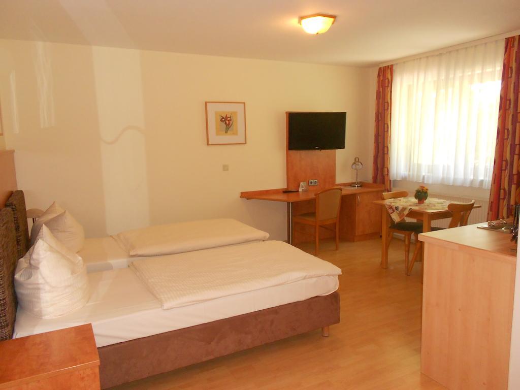 Apartment-Pension Schwalbennest Herzogenaurach Rum bild