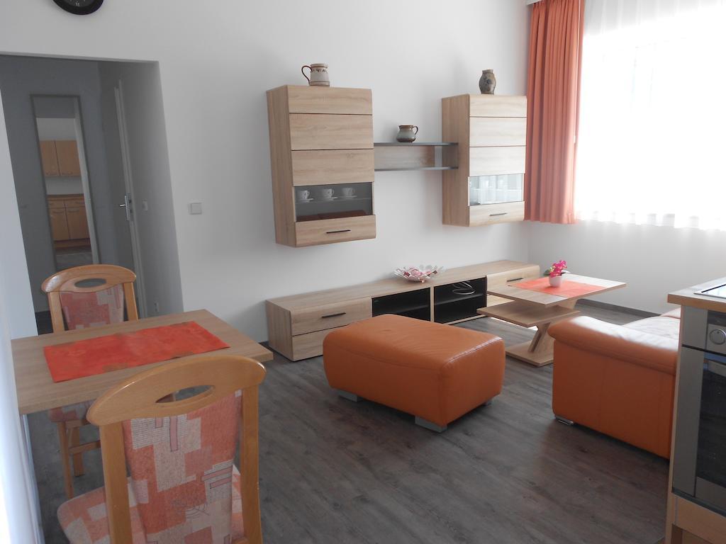 Apartment-Pension Schwalbennest Herzogenaurach Rum bild