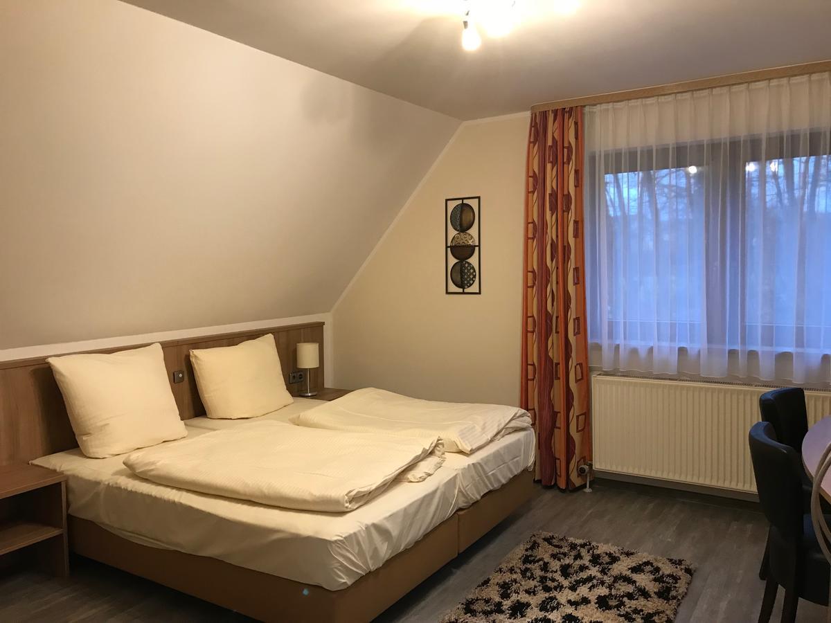 Apartment-Pension Schwalbennest Herzogenaurach Rum bild