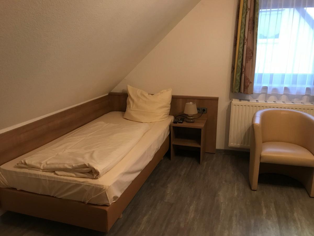 Apartment-Pension Schwalbennest Herzogenaurach Rum bild